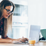 Ventajas y desventajas de contratar servicios online 🛶