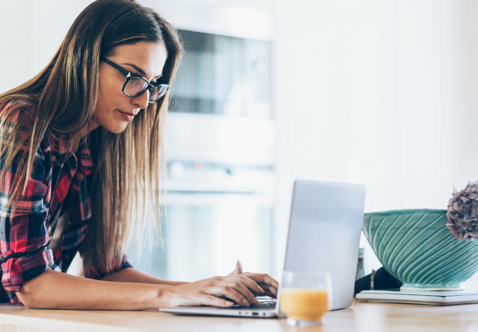 Ventajas y desventajas de contratar servicios online 🛶